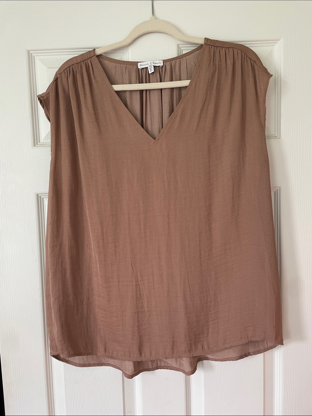 V-Neck Sleeveless Blouse in Taupe Brown L